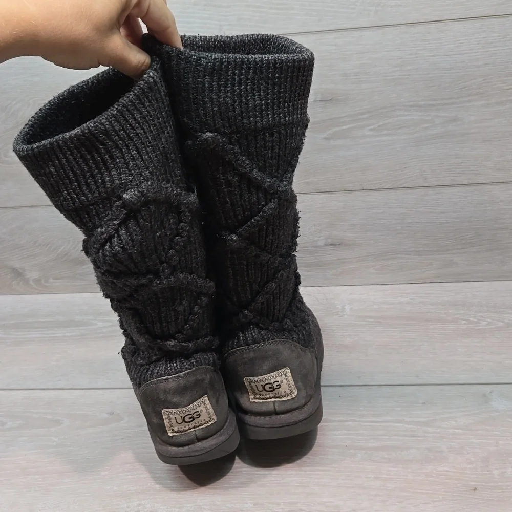 Ugg Australia Women 5879 Cardigan sweater boots shoes sz 7